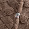 Kussenhoes van bont met visgraatmotief in reliëf JA147-07