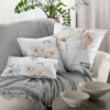 Fluwelen kussenhoes met bloemen en bladeren, afgezet met bies JA152-01