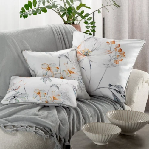 Fluwelen kussenhoes met bloemen en bladeren, afgezet met bies JA152-01