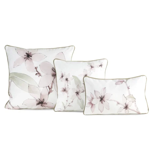 Fluwelen kussenhoes met magnolia bloemen afgezet met bies JA152-02