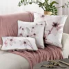 Fluwelen kussenhoes met magnolia bloemen afgezet met bies JA152-02