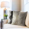 Fluwelen kussenhoes met ringen en metallic print JA163-01