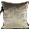 Fluwelen kussensloop met decoratief kwastje JQL-02