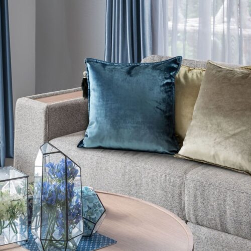 JQL-wsp.jpg Fluwelen kussensloop met decoratief kwastje JQL-07